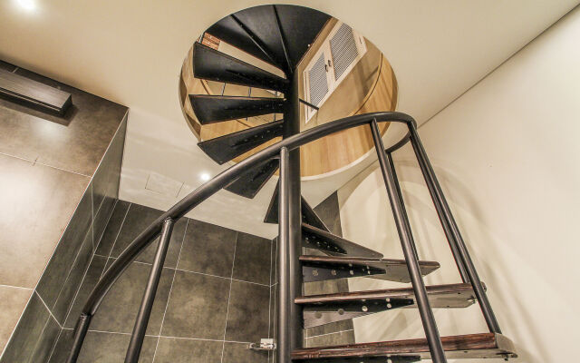Hotel 2.4