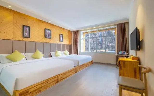 Here Inn (Siguniangshan Changpinggou Scenic Area)