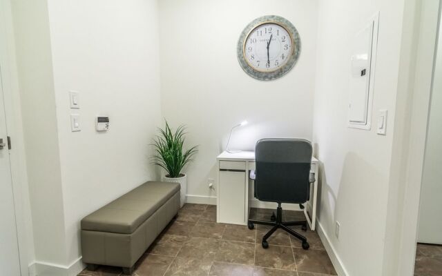 Lavish Suites - Luxury One Bedroom Condo