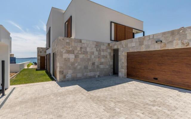 Villa Sea Star - seafront beach with 80m2 pool
