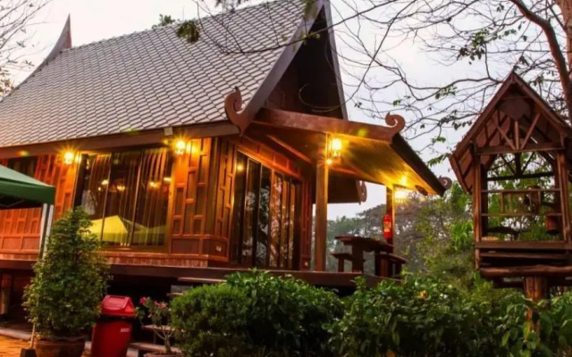 Bangplamo River View Resort