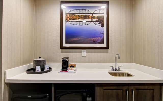 Hampton Inn & Suites by Hilton Saskatoon Airport