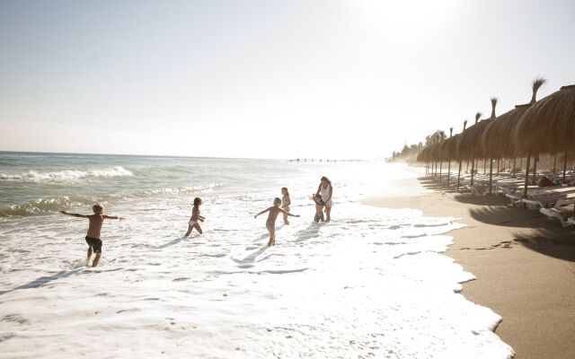 Paradise at medina de banús