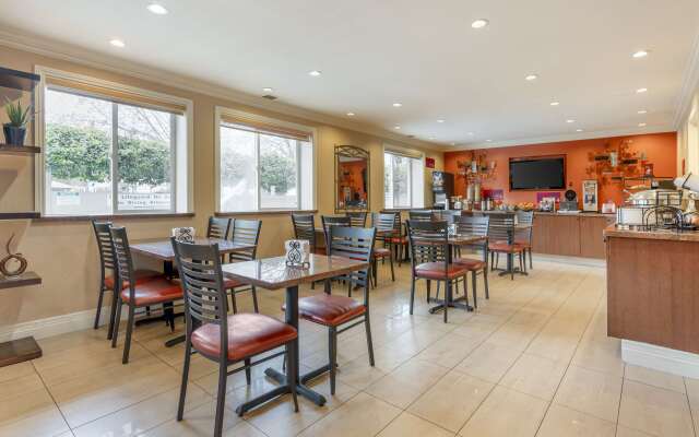 Best Western Plus Airport Plaza
