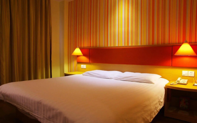 Home Inn – Guest Rooms – Jiaxing
