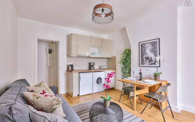 Family Apartment in Buttes Chaumont