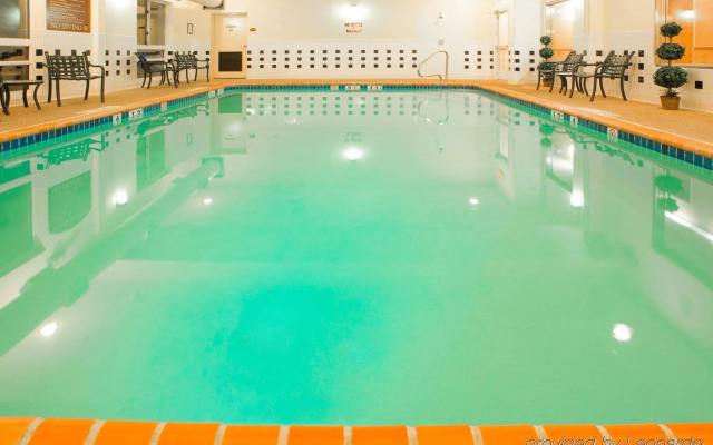 Holiday Inn Express Hotel & Suites Woodbridge by IHG