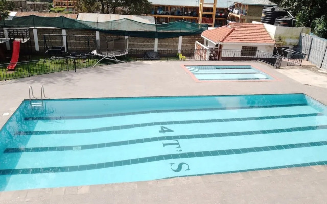 4 Tee's Hotel Rongai