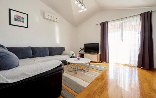 Beautiful Home in Pano With Wifi and 5 Bedrooms