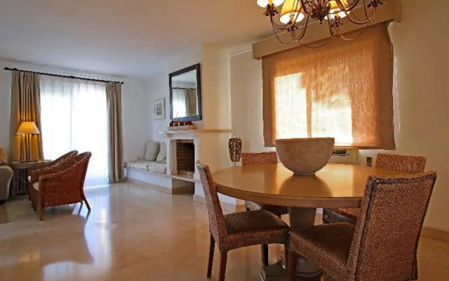 Las Lomas Village – Luxury Apartments
