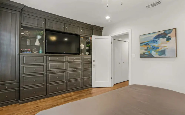 Pool House Oasis - Home for 6