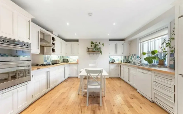 Spacious 3B House in South Kensington