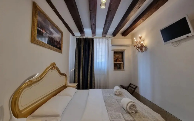 Gesuiti - Cozy and Central Apartment