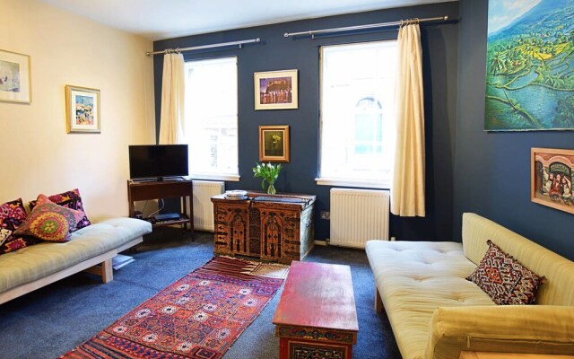 JOIVY Bohemian Writers Retreat in Heart of The Old Town