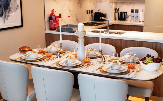 Posh 2 BR in Address Opera Mall Access