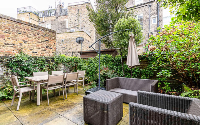 London Luxe Retreat: 5-bed Gem