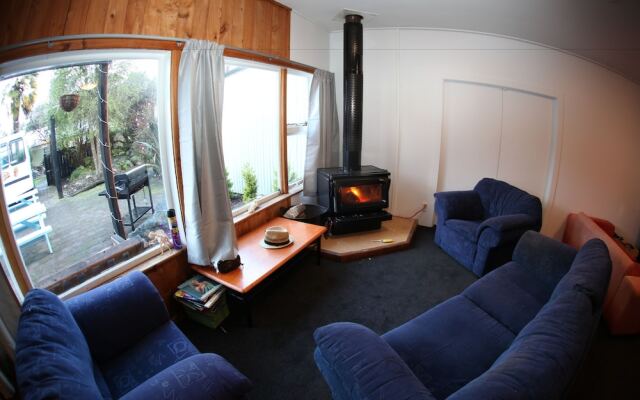 Adventure Inn Marahau - Hostel