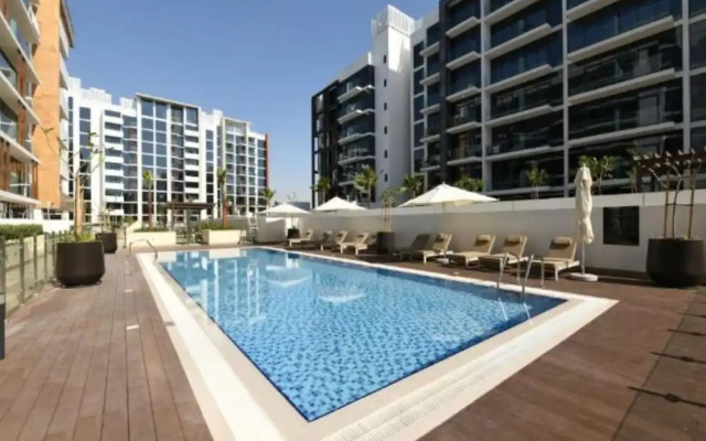Luxurious 1BR Living in Azizi Riviera 39