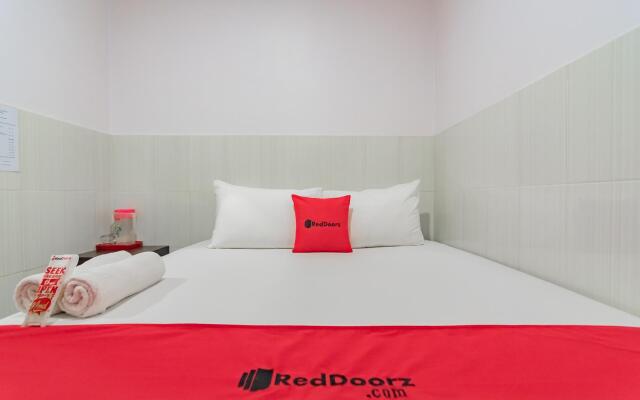 RedDoorz @ Komplek Pontianak Mall