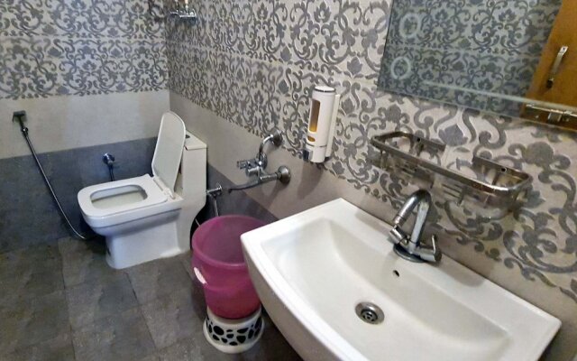 Goroomgo GP Mall Road Nainital