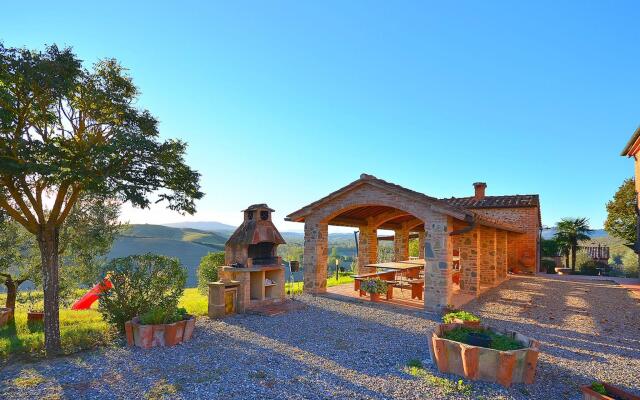 Scenic Farmhouse in Peccioli with Swimming Pool near Lakes