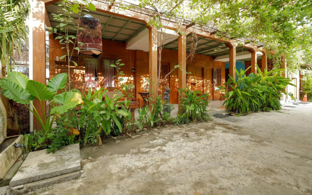 OYO 4016 Tan Jokteng Guest House