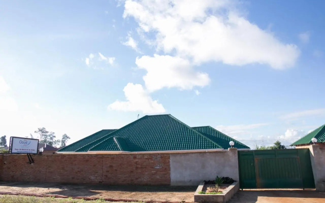 Glitz Cloud 9 Suites