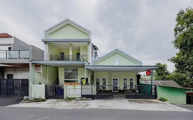 RedDoorz Syariah near Kedungmundu Semarang