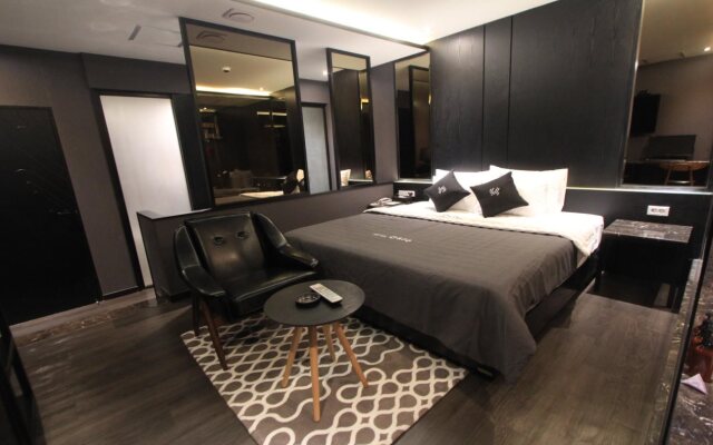 Brown Dot Hotel Beomil