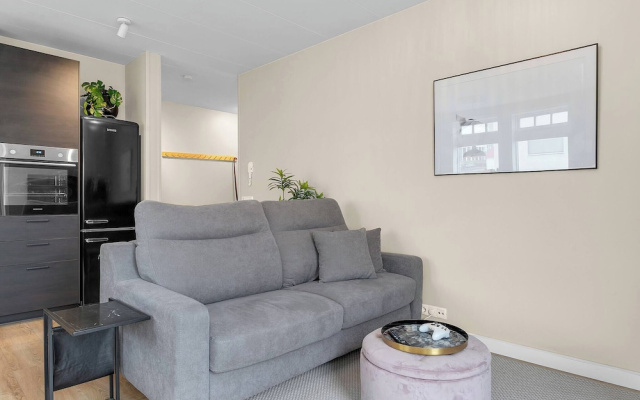 Nice two Bedroom, Downtown Apartment With Balcony