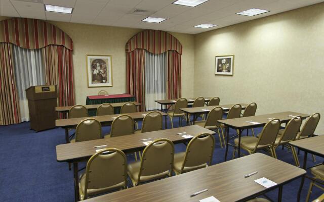 Hampton Inn & Suites Rockville Centre