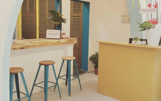KHA Hostel & Cafe