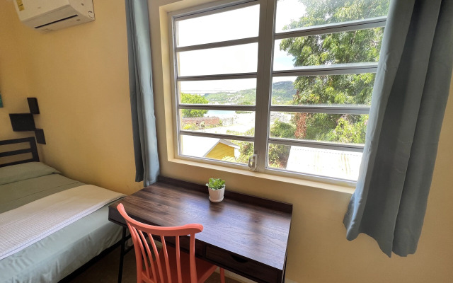 The Waterfront Inn - Hostel