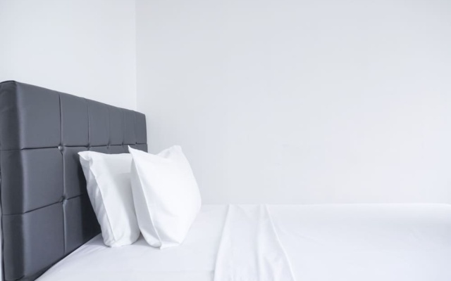 Cozy Living Studio Transpark Cibubur Near Shopping Center Apartment – Guest Rooms – Depok