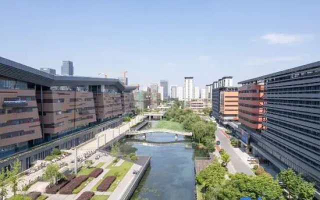 HanTing Hotel (Yangzhou East Railway Station Civic Center Plaza)