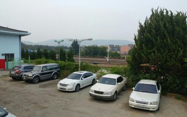 Ninano Guesthouse - Hostel