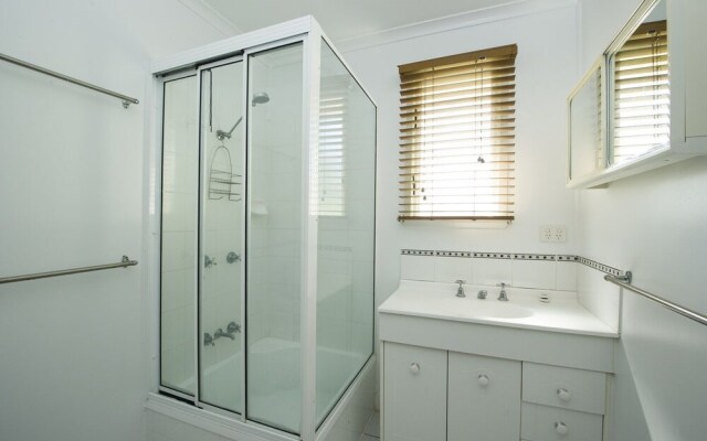 Picnic Bay Apartments Unit 4