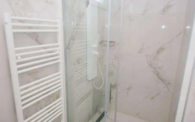 L Apartment