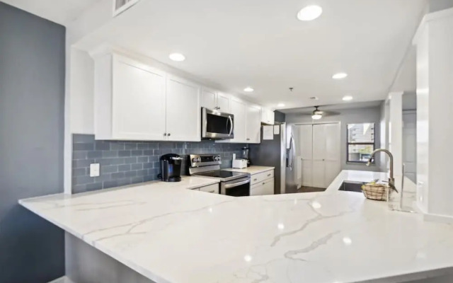 Inlet Reef 210 2 Bedroom Condo by RedAwning