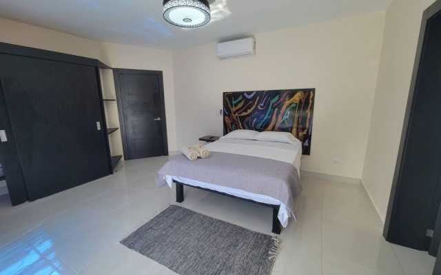 Luxurious Bright and Stylish, 7 Bedroom Villa
