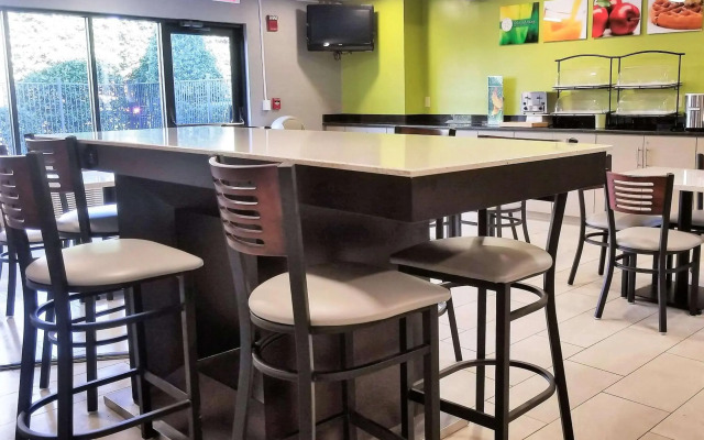 Quality Inn & Suites Raleigh North