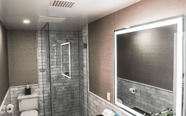 Lord Elgin Hotel