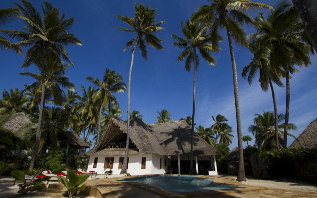 Raha Lodge