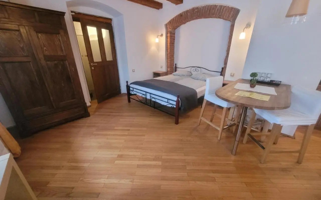 Main Square Apartments & More