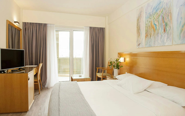 Athinais Hotel