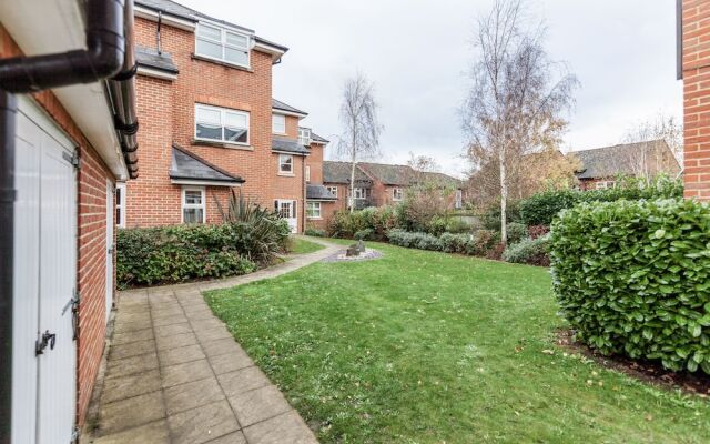 Roomspace Apartments-Courtyard Guildford