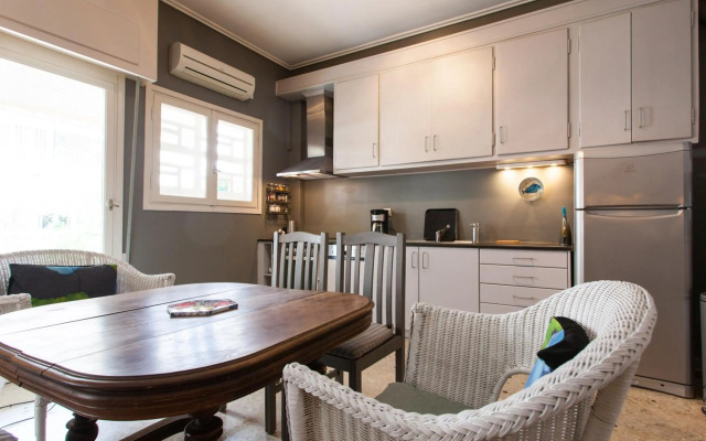 2 Bedroom Artist's Apartment - So Athens