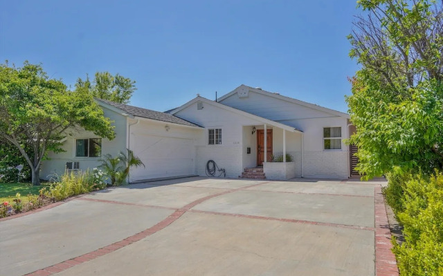 Hollywood Dream Remodeled Pool & Jacuzzi