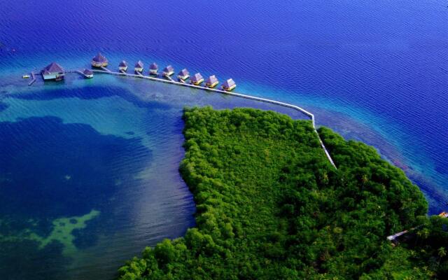 Punta Caracol Acqua Lodge