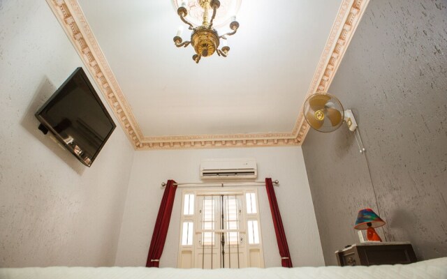 Great Colonial House
